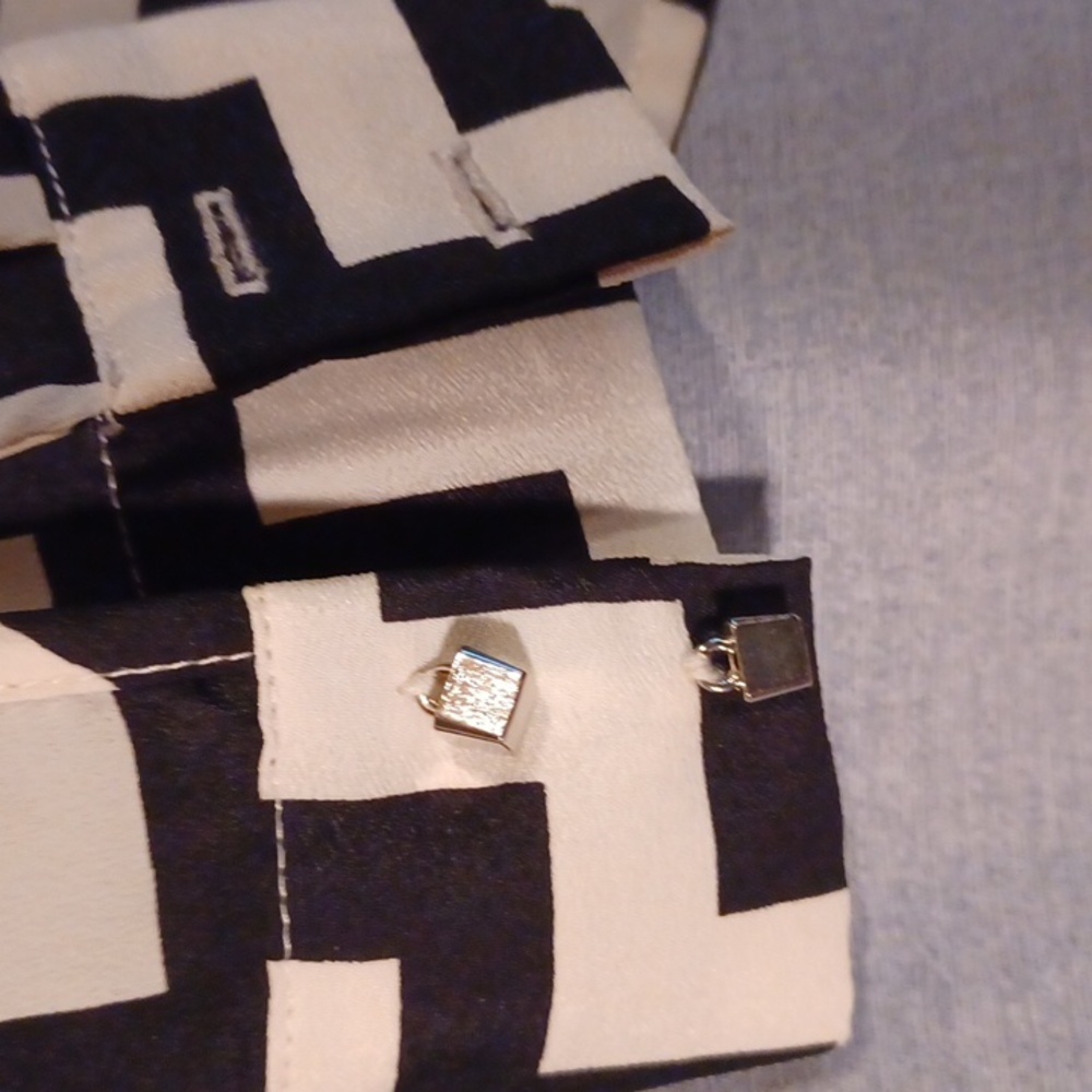 Women's sheer patterned blouse - Picture 6 of 6